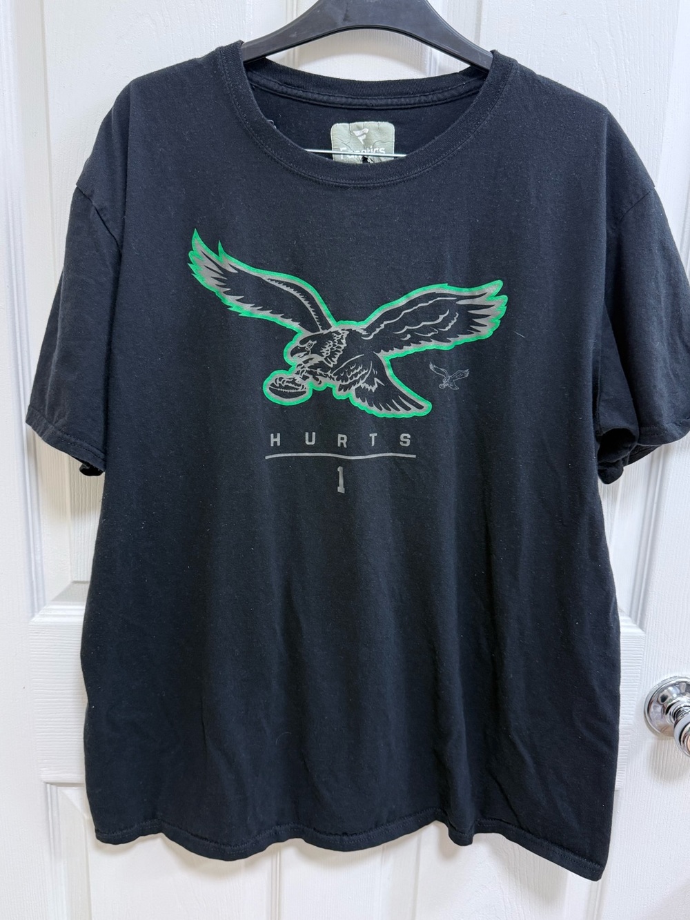 Vintage-Style NFL Philadelphia Eagles Jalen Hurts Fanatics T-Shirt, Size XL